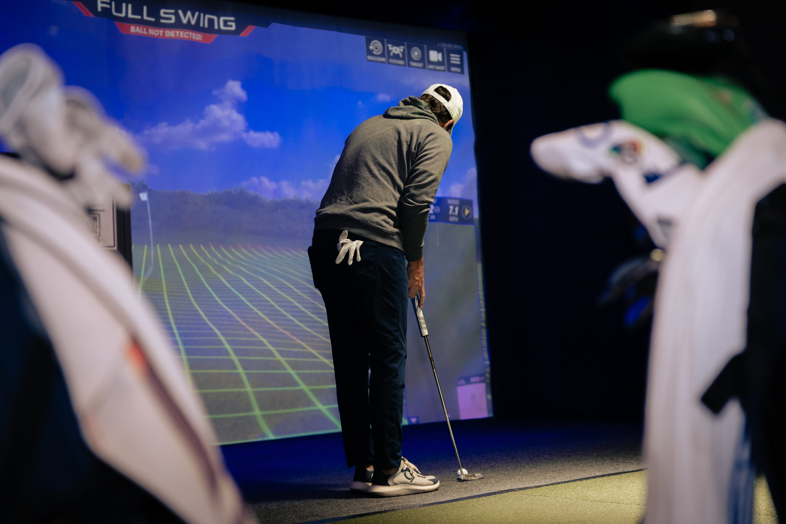 How Does an Indoor Golf Simulator Work?